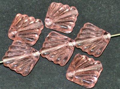 Glasperlen Muschelform
 rosa transp,
 hergestellt in Gablonz / Tschechien