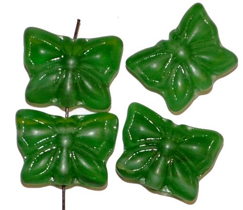 Glasperlen Schmetterlinge 
 grün transp. mattiert (frostet)
 Vorder-und Rückseite geprägt,
 hergestellt in Gablonz / Tschechien
