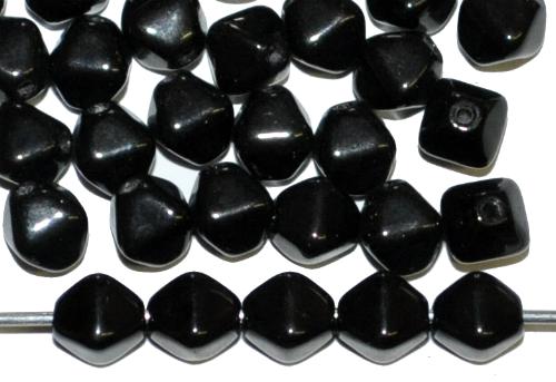Glasperlen Doppelpyramide  vierkantig schwarz, hergestellt in Gablonz / Tschechien
