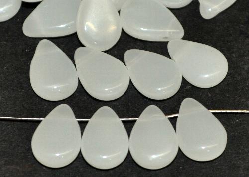 Glasperlen Tropfen flach 
 Alabasterglas milchweiß,
 hergestellt in Gablonz / Tschechien