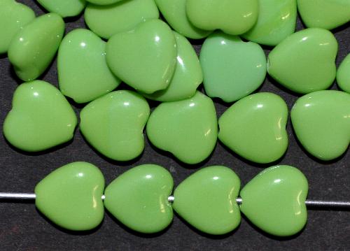 Glasperlen  Herzen 
 grün opak,
 hergestellt in Gablonz / Tschechien
 