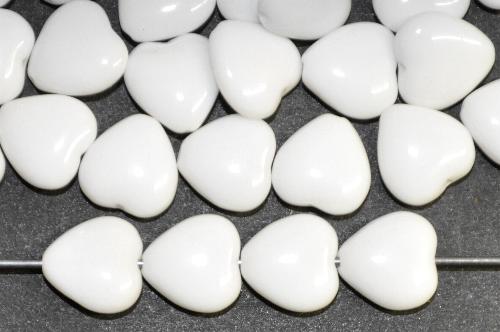 Glasperlen Herzen 
 weiß opak, 
 hergestellt in Gablonz / Tschechien
 