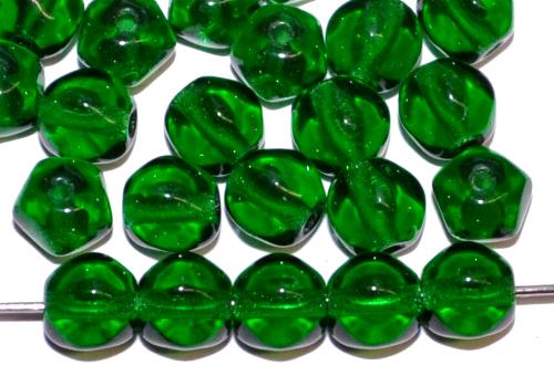 Glasperlen
 grün transp.
 hergestellt in Gablonz Tschechien
 