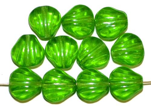 Glasperlen Muschelform 
 grün transp,
 hergestellt in Gablonz / Tschechien