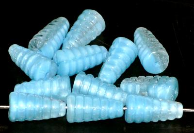 Glasperlen Kegel, Perlettglas türkisblau, hergestellt in Gablonz / Tschechien