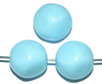 Glasperle Nugget, Opakglas hellblau, hergestellt in Gablonz / Tschechien