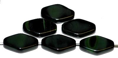 Glasperlen rautenform, schwarz grün opak, hergestellt in Gablonz / Tschechien