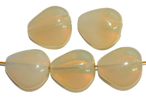 Glasperlen Nugget 
 Opalglas beige, 
 hergestellt in Gablonz / Tschechien 