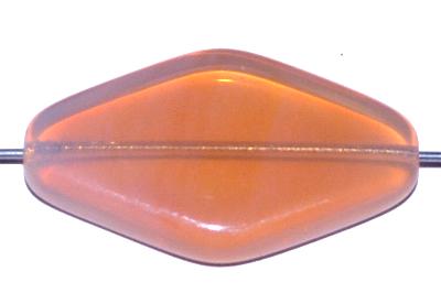 Glasperlen rautenform, Opalglas apricot, hergestellt in Gablonz / Tschechien