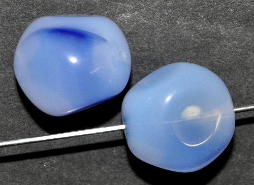 Glasperlen Nuggets 
 moonlight blue opal, 
 hergestellt in Gablonz / Tschechien