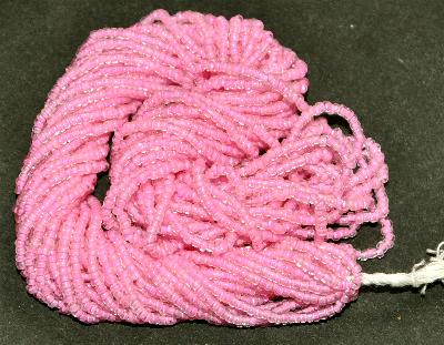 Rocailles um 1940/50 in Gablonz/Böhmen hergestellt, kristall mit Farbeinzug rosa