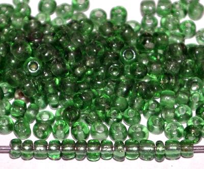 Rocailles ( Ponybeads ) um 1920 in Gablonz /Böhmen hergestellt helles tannengrün transp.,