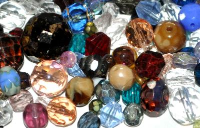 Glasperlen Mix  ca. 300 facettierte Glasperlen  in verschiedenen größen und Farben 