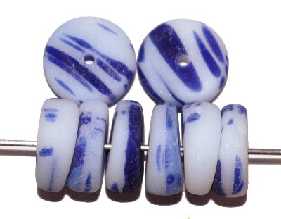 Glasperlen / Kakamba Beads,
 weiß blau opak,
 in den 1920/30 Jahren in Gablonz/Böhmen,
 für den Afrikahandel hergestellt