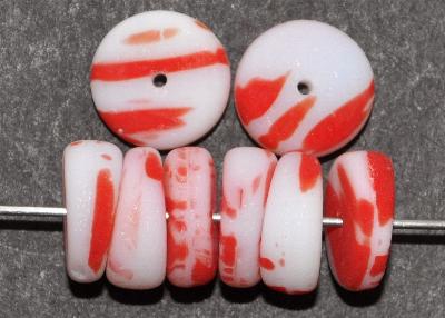 Glasperlen / Kakamba Beads,
 weiß rot opak,
 in den 1920/30 Jahren in Gablonz/Böhmen,
 für den Afrikahandel hergestellt