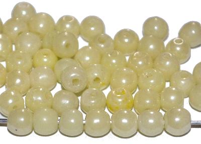 Glasperlen rund,
 1920/30 in Gablonz/Böhmen hergestellt,
 Alabasterglas blassgelb mit lüster