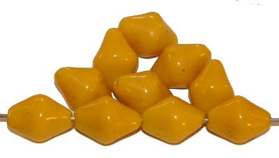 Glasperlen Nuggets,
 1920/30 in Gablonz/Böhmen hergestellt,
 gelb opak