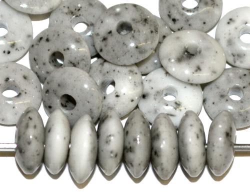 Glasperlen / Trade Beads, Linsen grau opak,
 in den 1930/40 Jahren in Gablonz/Böhmen hergestellt, (Prosserbeads)