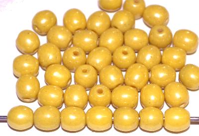 Glasperlen (Prosserbeads) aus Gablonz/Böhmen um 1920 hergestellte, gelb opak mit lüster