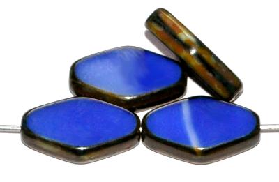 Glasperlen / Table Cut Beads, Raute, geschliffen cloudy blue opak, Rand mit picasso finish, hergestellt in Gablonz Tschechien