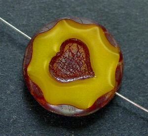 Glasperlen / Table Cut Beads geschliffen 
 mit eingeprägtem Herz,
 Perlettglas gelb mit picasso finish,
 hergestellt in Gablonz / Tschechien