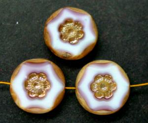 Glasperlen geschliffen / Table Cut Beads,
 weiß violett mit eingepägtem Blütenornament und burning silver picasso finish, hergestellt in Gablonz / Tschechien