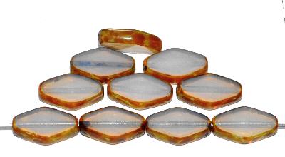 Glasperlen / Table Cut Beads, Raute, geschliffen Opalglas nebelweiß, Rand mit picasso finish, hergestellt in Gablonz Tschechien