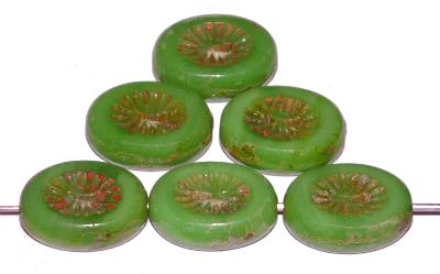 Glasperlen / Table Cut Beads
 geschliffen
 grün opak mit picasso finish,
 nach alten Vorlagen aus den 1920 Jahren in Gablonz / Tschechien neu gefertigt