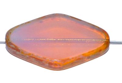 Glasperlen / Table Cut Beads, Raute, geschliffen
 Opalglas rosa, Rand mit picasso finish,
 hergestellt in Gablonz Tschechien