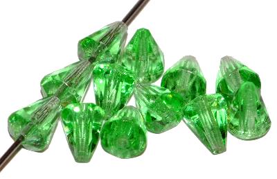 geschliffene Glasperlen Tropfen, grün transp., in der Zeit zwischen 1920 bis 1945 von der Firma Riedel in Gablonz / Böhmen hergestellt