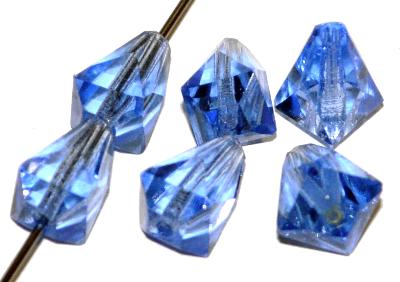 geschliffene Glasperlen Tropfen, blau transp., in der Zeit zwischen 1920 bis 1945 von der Firma Riedel in Gablonz / Böhmen hergestellt