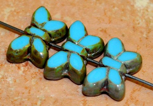Glasperlen / Table Cut Beads Schmetterlinge 
 geschliffen, hellblau mit picasso finish, 
 hergestellt in Gablonz Tschechien