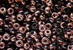 Rocailles von Preciosa Ornela Tschechien, schwarz / hellkupfer eine Hälfte der Perle mit Metallicüberzug
