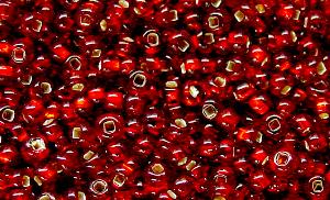 Rocailles von Preciosa Ornella Tschechien, 
 rot mit Silbereinzug