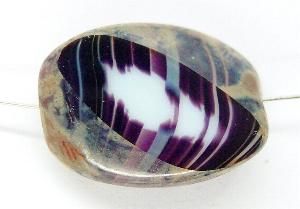 große Glasperle / Table Cut Bead
 geschliffen
 violett marmoriert opak mit picasso finish,
 hergestellt in Gablonz Tschechien