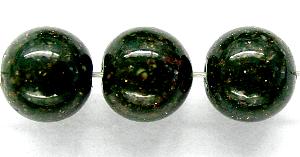Wickelglasperle in dunkelgrün
 mit winzigen aufgeschmolzenen Goldstone (aventurin) Stückchen
 um 1940 in Böhmen von Hand gefertigt