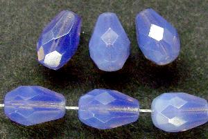 facettierte Glasperlen
 tropfenform
 opal flieder,
 hergestellt in Gablonz / Tschechien