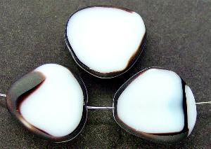 Glasperlen / Table Cut Beads
 geschliffen / weiß braun opak
 Rand mattiert (frostet),
 hergestellt in Gablonz Tschechien