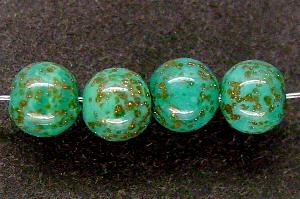 Wickelglasperle in türkisgrün
 mit winzigen aufgeschmolzenen Goldstone (aventurin) Stückchen
 um 1940 in Böhmen von Hand gefertigt