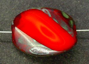 große Glasperle / Table Cut Bead
 geschliffen rot opak mit picasso finish,
 hergestellt in Gablonz Tschechien
