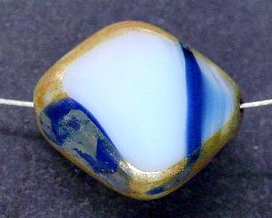 große Glasperle / Table Cut Bead
 geschliffen weiß blau opak
 mit picasso finish,
 hergestellt in Gablonz Tschechien