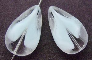 Glasperle / Table Cut Beads
 geschliffen Tropfenform
 Rand mattiert (frostet)