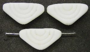 Glasperlen aus Gablonz/Böhmen in den 1920/30 Jahren hergestellt
 Trade Beads für den Afrikahandel (Shell Beads) weiß