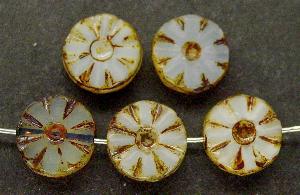 Glasperlen / Table Cut Beads
 Perlettglas geschliffen mit picasso finish
 nach alten Vorlagen aus den 1920 Jahren neu gefertigt