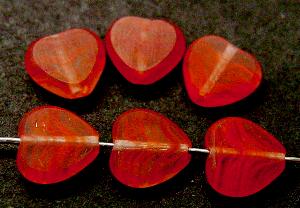 Glasperlen / Table Cut Beads
 rot gestreifte Herzen, geschliffen,
 Rand mattiert