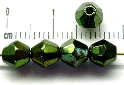 geschliffene Glasperlen bicon
 grün metallic,
 hergestellt in Gablonz / Tschechien