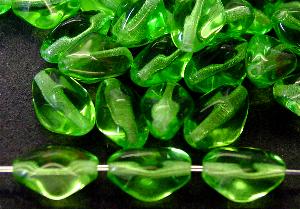 Glasperlen Nuggets
 grün transp.,
 hergestellt in Gablonz / Tschechien