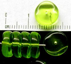 Glasperlen Scheibe  gewellt 
 grün transp.,
 hergestellt in Gablonz / Tschechien