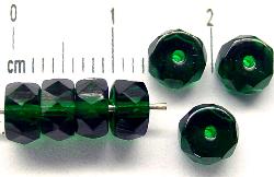 Scheibe smaragdgrün transp.
 mit facettiertem Rand,
 hergestellt in Gablonz / Tschechien