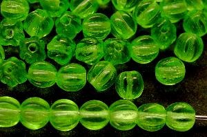 Glasperlen (Melonbeads) grün transp. in den 1920/30 Jahren in Gablonz/Böhmen hergestellt